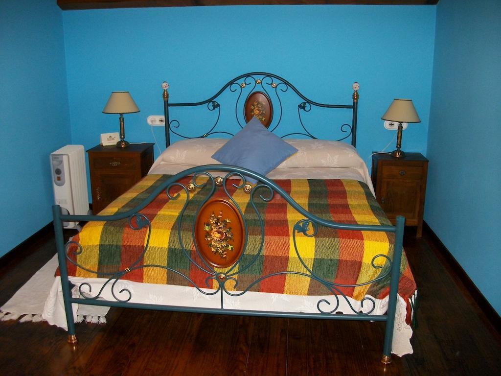 Casa De Aldea Los Glayus Guest House Luarca Phòng bức ảnh