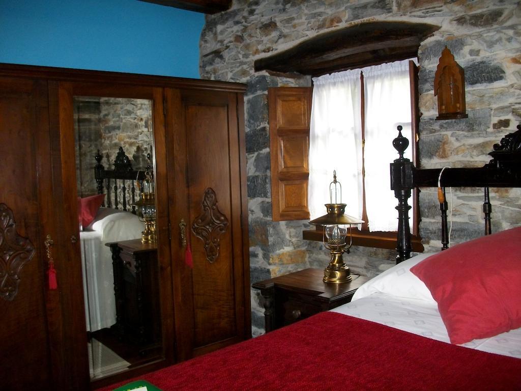 Casa De Aldea Los Glayus Guest House Luarca Phòng bức ảnh