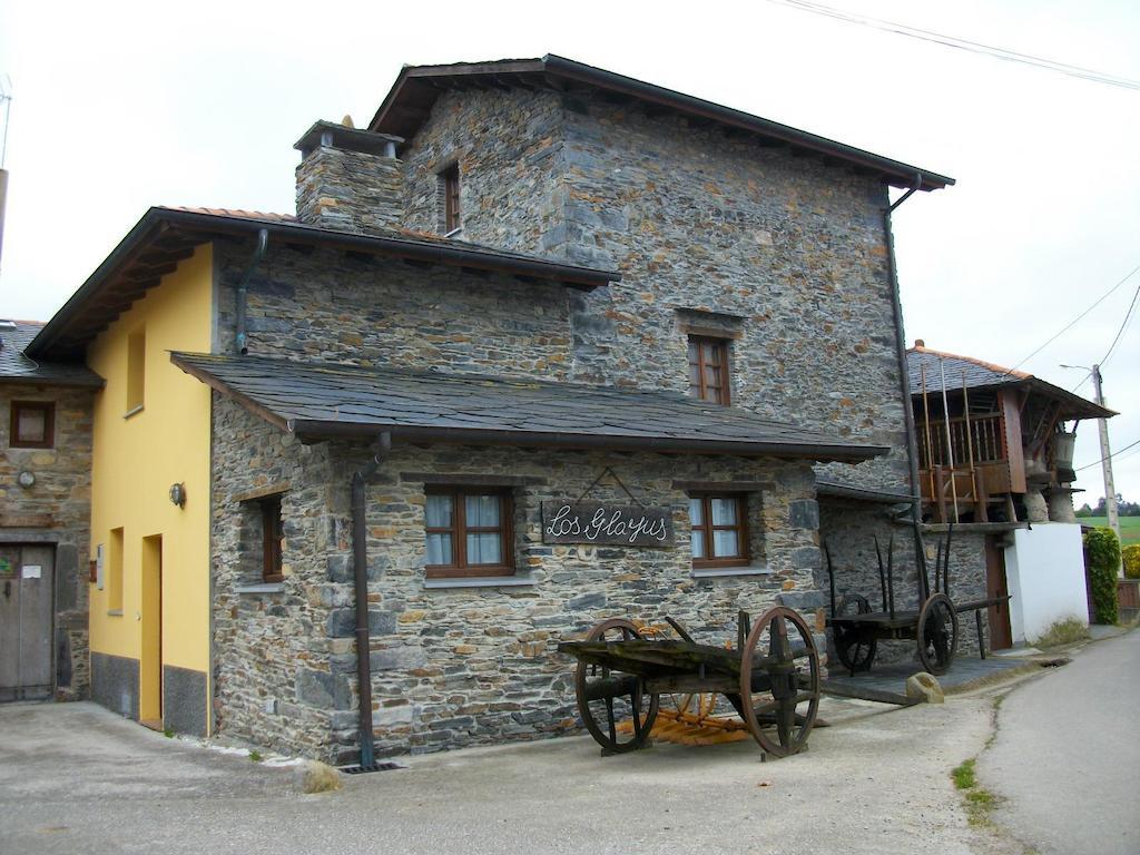 Casa De Aldea Los Glayus Guest House Luarca Phòng bức ảnh